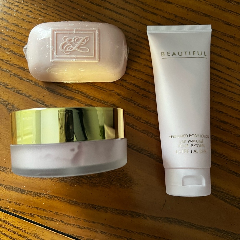 Beautiful perfume scent set